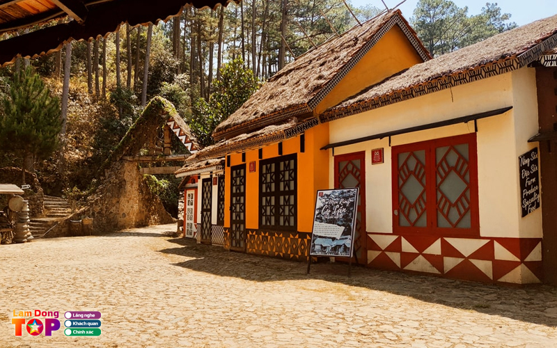 Lang-cu-lan-ngoi-lang-co-tich-tho-mong-giua-long-da-lat-2