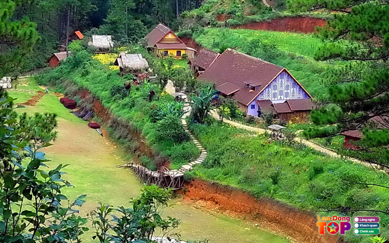 Lang-cu-lan-ngoi-lang-co-tich-tho-mong-giua-long-da-lat