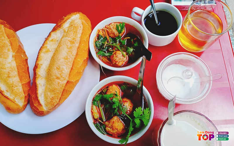 Banh-mi-xiu-mai-co-kieu-lamdongtoplist-1