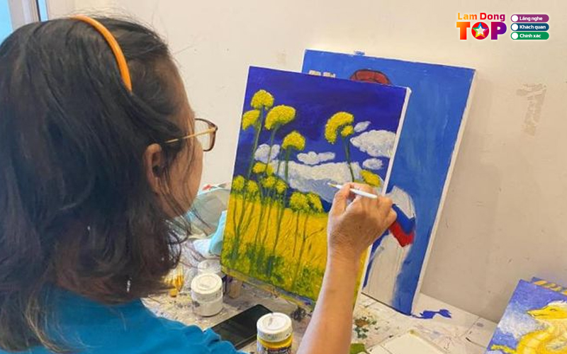 Lop-hoc-ve-huyen-art-lamdongtoplist