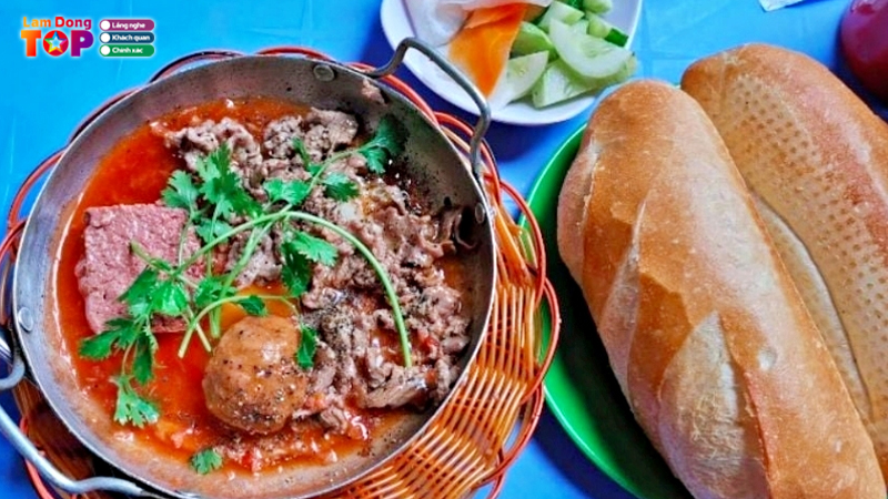 Quan-banh-mi-xiu-mai-o-lam-dong