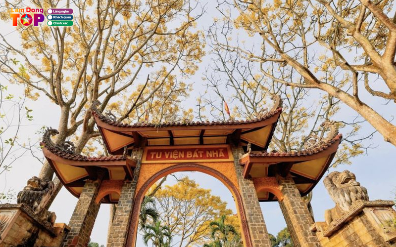 Top-12-cau-ca-dao-ve-lam-dong-moc-mac-va-sau-lang-2