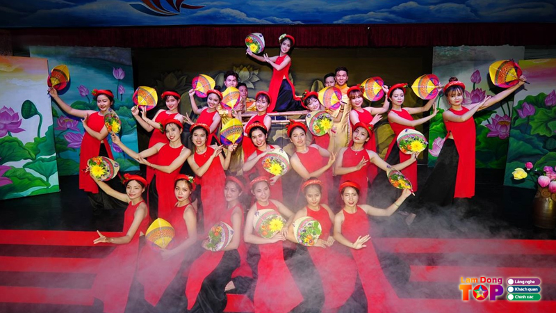 Top-5-dia-chi-thue-trang-phuc-bieu-dien-lam-dong-dep-da-dang