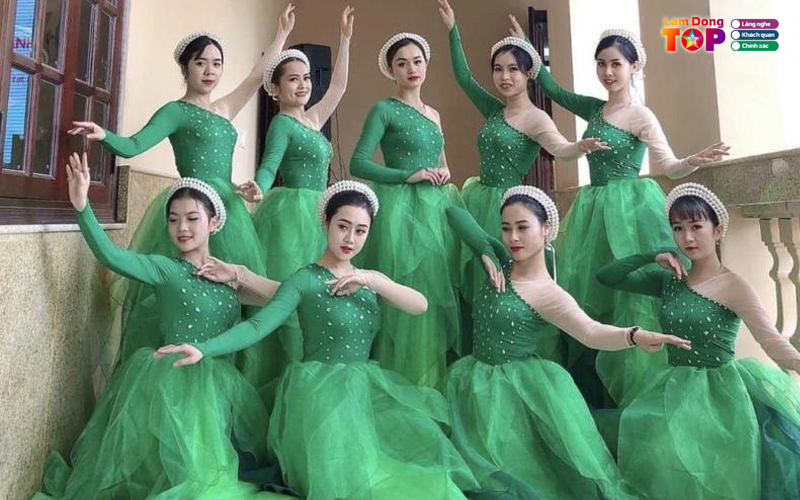 Trang-phuc-bieu-dien-minh-tam-lamdongtoplist