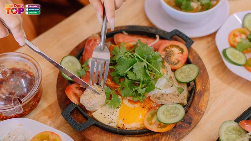 Quan-banh-mi-chao-lam-dong