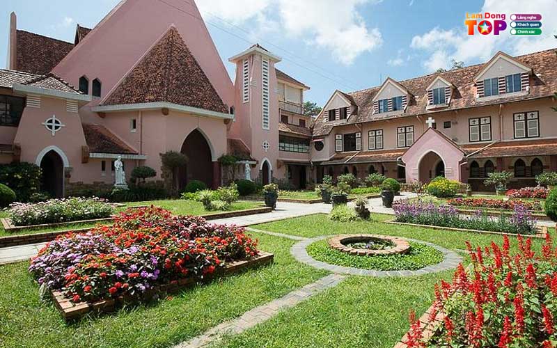 Nha-tho-domain-de-marie-3