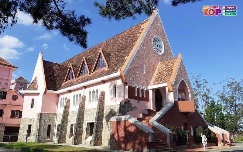 Nha-tho-domain-de-marie-4