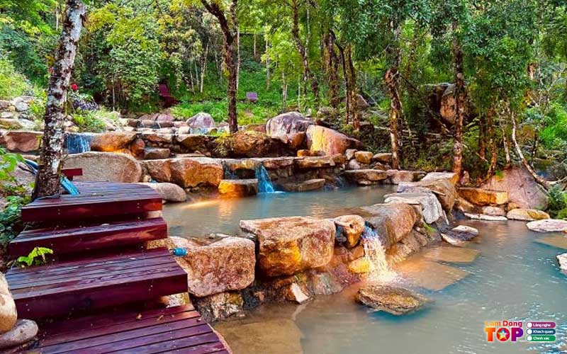 Suoi-khoang-nong-daana-chon-binh-yen-cho-suc-khoe-va-tinh-than-1