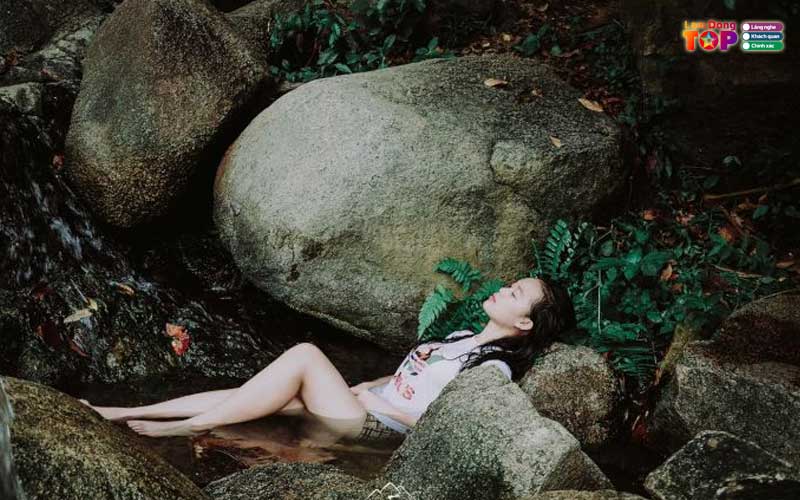 Suoi-khoang-nong-daana-chon-binh-yen-cho-suc-khoe-va-tinh-than-3