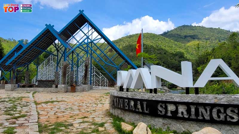 Suoi-khoang-nong-daana-chon-binh-yen-cho-suc-khoe-va-tinh-than