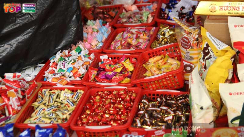 Mua-banh-keo-tet-lam-dong