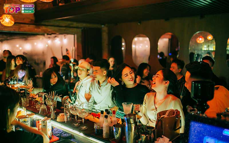 The-balcony-cocktail-bar-lamdongtoplist