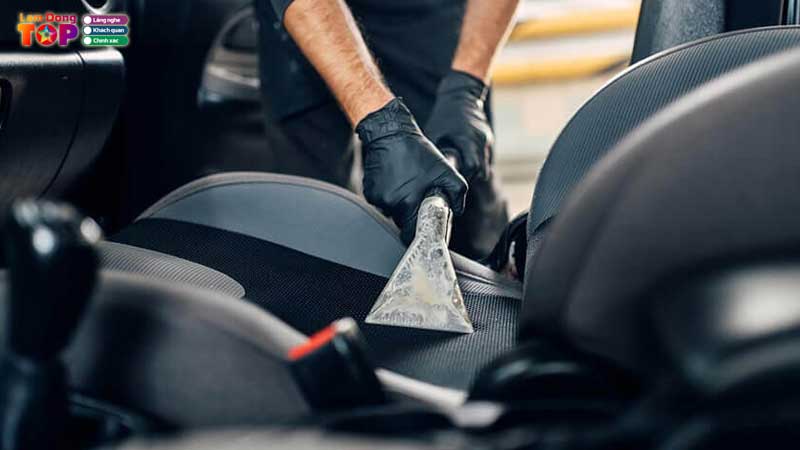 Ve-sinh-noi-that-o-to-lam-dong